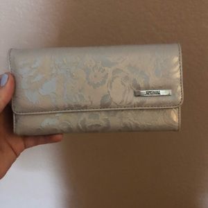 Kenneth Cole reaction silver wallet